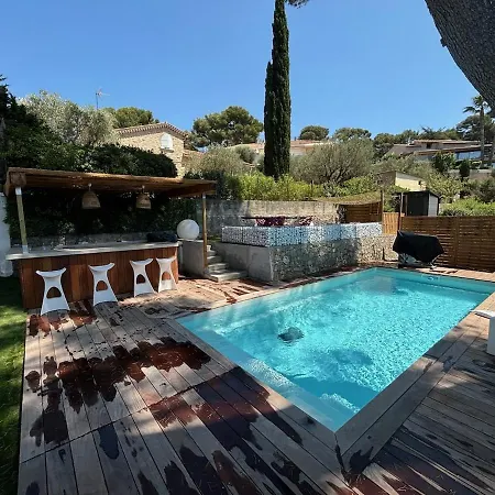 Familiale Climatisee Avec Piscine, Jardin Et Parking A Villa Sanary-sur-Mer