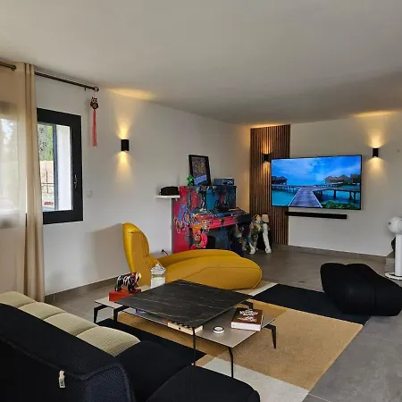 Design Piscine Calme Clim Parking * סנרי-סור-מר